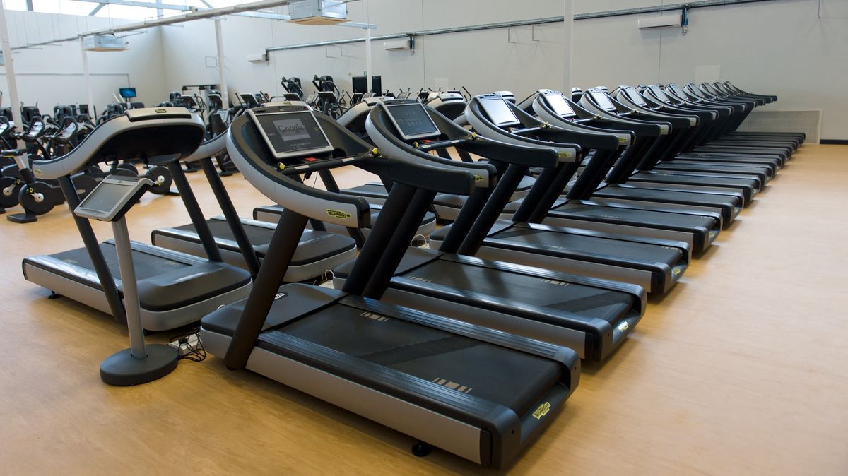 Čínské fitko nabízí porsche tomu, kdo za tři měsíce zhubne o 50 kg